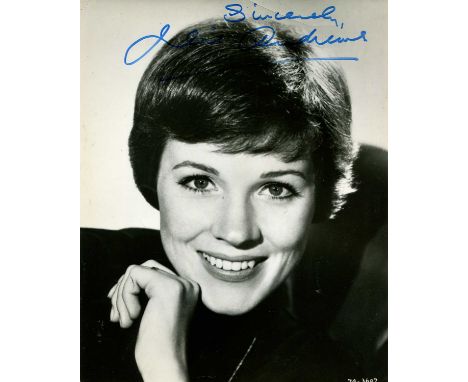 VICTOR/VICTORIA: Signed 10 x 8 photograph by both Julie Andrews (Victoria Grant/Count Victor Grazinski) and Robert Preston (C