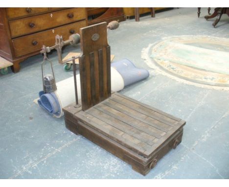 A set of French Roche Instruments de passage Scales, the wooden and metal bound scales with adjustable balance and original w