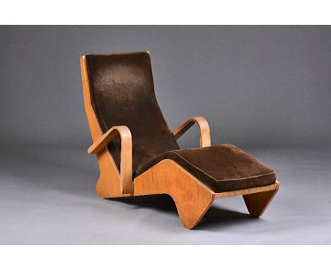 Marcel Breuer for Isokon; a rare maple plywood chaise longue, retailed by Heal & Son Ltd, with Heals ivorine label, 59cm wide