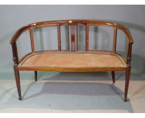 An Edwardian mahogany show frame sofa, 124cm wide. 