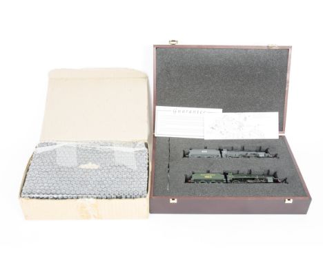 Bachmann 00 Gauge SECR and Southern Railway Locomotives in Presentation boxes, Class N 2-6-0 Southern green No 1863 and SECR 