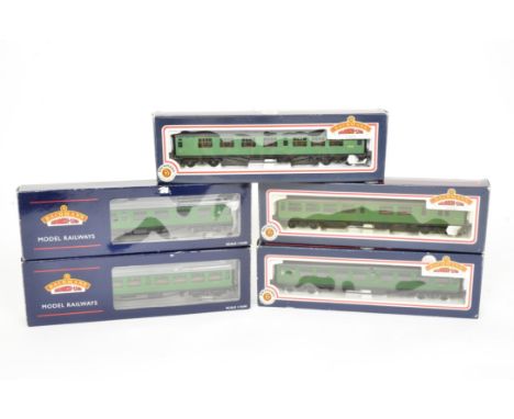 Bachmann 00 Gauge 63' Bullied BR green coaches, 34-501, 526, 551, 554 and 577, all in original boxes, E, boxes G-VG (5) 