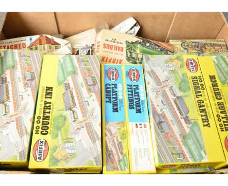 A Collection of Unmade and Made OO Gauge Kitmaster and Airfix Kits, including unmade Kitmaster 'Stirling Single' and 'Stephen