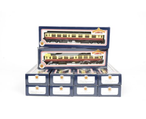 Bachmann 00 Gauge 63' Bullied BR crimson and cream coaches, 34-502, 503, 503A, 527, 528, 528A, 552, 553, 553A and 576, all in