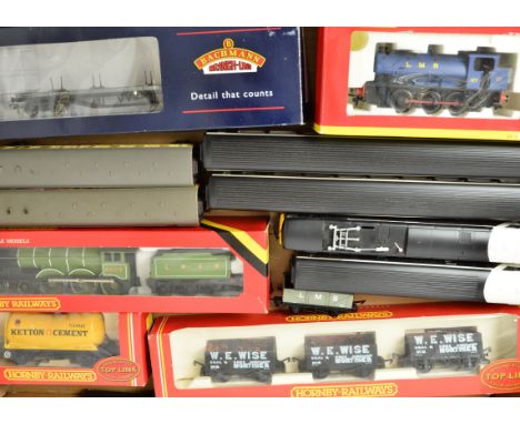 Hornby and Bachmann OO Gauge Trains, including Hornby R866 class B12 locomotive, R2151 'Austerity' 0-6-0ST no 157 in Longmoor