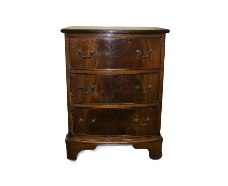 George III Style Mahogany Small Bow Fronted Chest of Drawers, Raised on Bracket Feet. Size - 35 Inches High, 20.75 Inches Wid