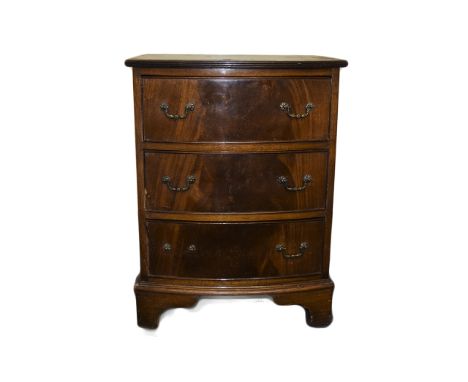 George III Style Mahogany Small Bow Fronted Chest of Drawers, Raised on Bracket Feet. Size - 35 Inches High, 20.75 Inches Wid