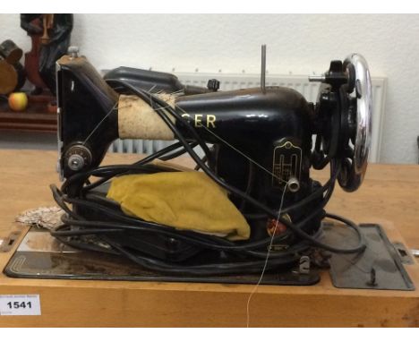 Vintage Singer Sewing Machine Model 99K*  Electric sewing machine with instruction manual