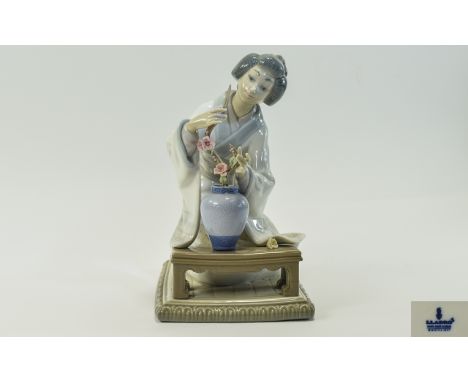 Lladro Figurine ' Oriental Girl ' Model No 4840. Issued 1973 - 1997. Height 7.5 Inches. Mint Condition. 