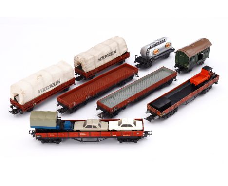 Konv. 8 Märklin Güterwagen, Spur H0, darunter Esso Kesselwagen, Gepäckwagen 390 etc., tw LS, Z 3