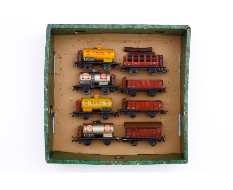 Konv. 8 Märklin Güterwagen, Spur H0, darunter Shell und Esso Kesselwagen 374, tw LS, Z 3