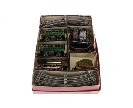 Märklin Zugpackung, Spur 0, elektr., mit B-Dampflok R 12880, oliv/schwarz, dazu Tender, 2 Personenwagen 1719, Schienenmateria
