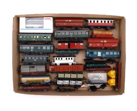 Konv. mit versch. Spur-H0-Wagen, darunter Fleischmann, Lima, Piko und Märklin, tw besch., Z 3