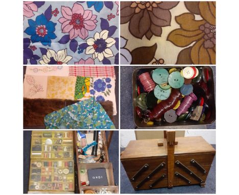 Vintage fabric remnants to include 1970's large floral print remnants together with vintage tablecloths, tea towels and rabbi