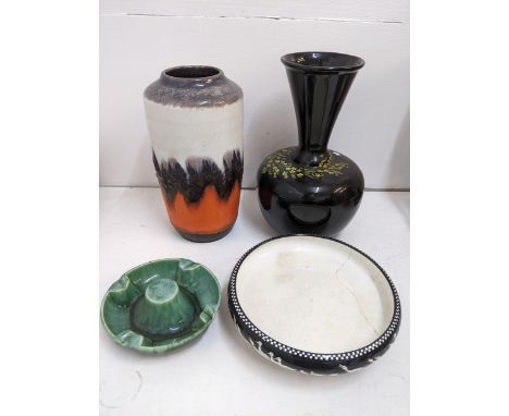 Mixed ceramics to include a West German vase, Chippendale bowl, a vintage green ceramic ashtray and other items A/F Location: