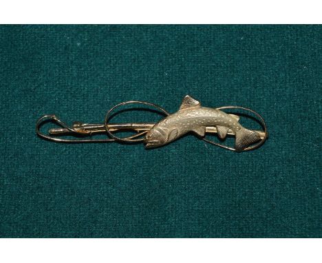 An 18ct gold fly fishing brooch.