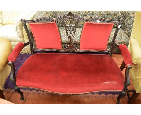 An Edwardian salon settee.