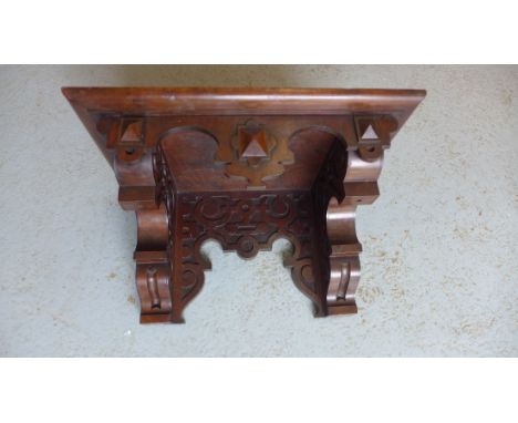 A oak Gothic wall bracket shelf, 25cm tall x 43cm x 27cm 