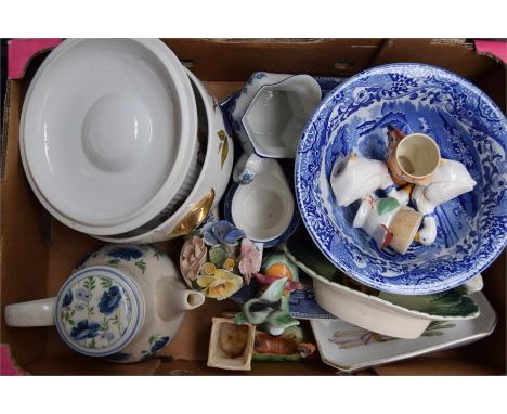 A mixed lot of ceramics to include blue and white china, Spode, and Royal Worcester Evesham pattern