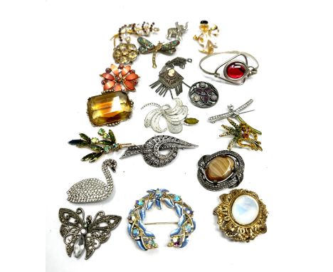 Selection of 20 vintage &amp; later costume jewellery items 