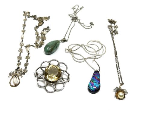 selection of vintage silver jewellery includes pendant necklaces weight 38g 