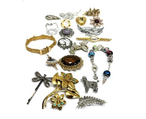 Selection of 20 vintage &amp; later costume jewellery items 