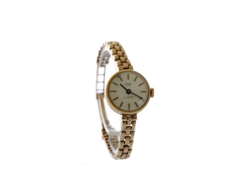 LADY'S UNO NINE CARAT GOLD MANUAL WIND WRIST WATCH, the round cream dial with applied gold coloured baton hour markers, 20mm 