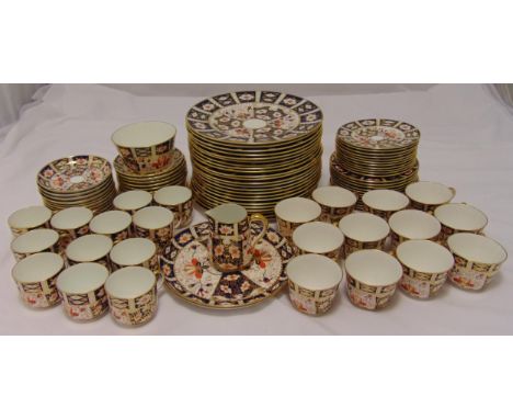 Royal Crown Derby Imari pattern dinner and tea service to include plates, cups and saucers (97)