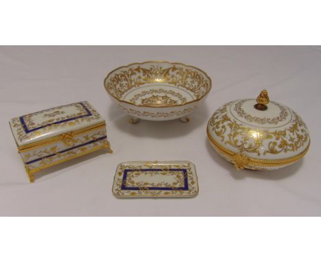 A quantity of Paris ceramics with gilt decoration to include a covered bowl, a trinket box, a pin tray and bowl on three feet