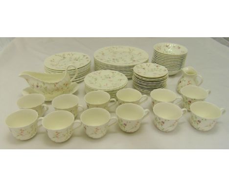 Wedgwood Campion dinner and tea service to include plates, bowls, cups, saucers, sauce boat and stand (73)