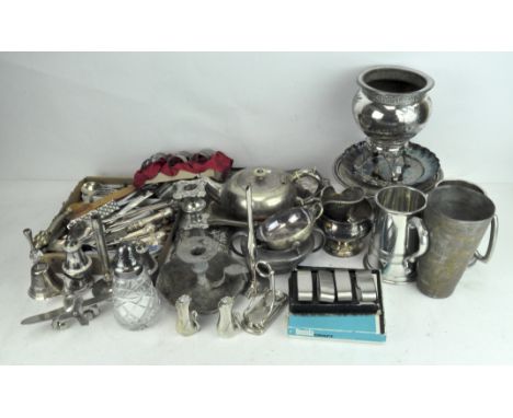 A quantity of silver plated wares, to include a Ianthe cake stand, squat candlestick and more