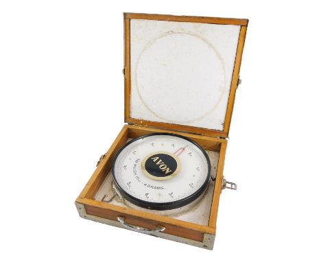 A set of Avon fisherman's scales, to weigh up to 10lbs, in fitted case. 
