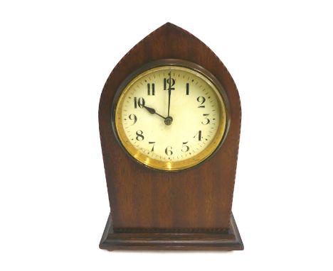 An Edwardian mahogany and chequer banded mantel clock, with arched dial, the white enamel dial AF, 22cm high. 