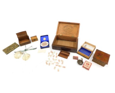 Various small boxes, to include Mauchline, olivewood, Christmas Gift from the Daily Express 1920, scales, etc. 