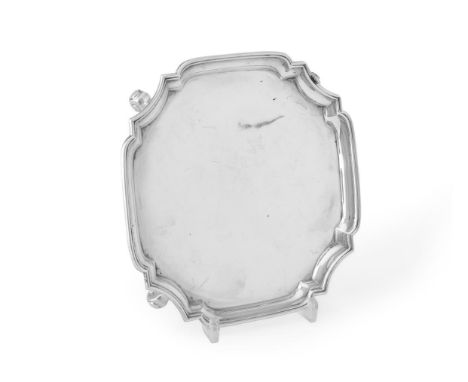 
	
		A SILVER SHAPED SQUARE SALVER 
		THE NORTHERN GOLDSMITHS CO., BIRMINGHAM 1937 
		With inset curved angles, on four scrol