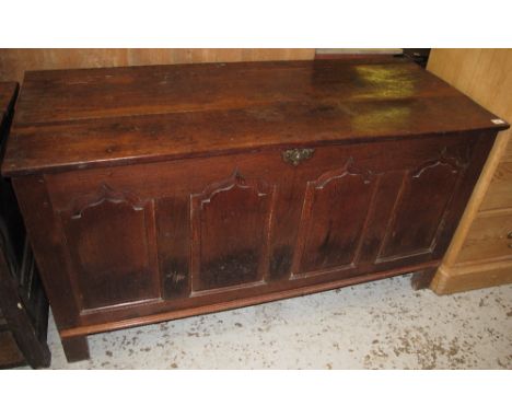 18th Century Welsh oak coffer with four ogee pointed arch panels.