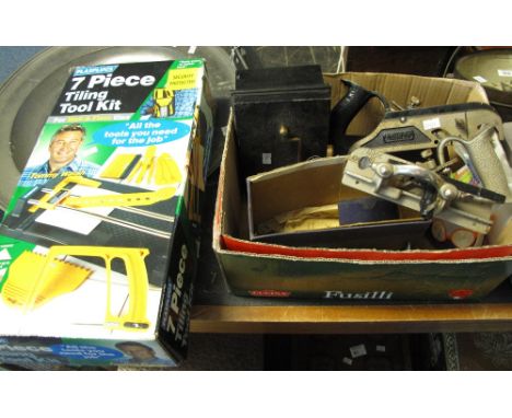 Various woodworking tools including: Record Plough plane; Stanley planer numbering set; seven piece tiling tool kit and a cas