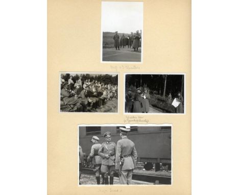 Fotoalbum eines Hamburger Oberfähnrichs. Ca. 200 zum Teil beschriftete Fotos: "Grenzschutz Ostpreussen 1933" (marschierende T