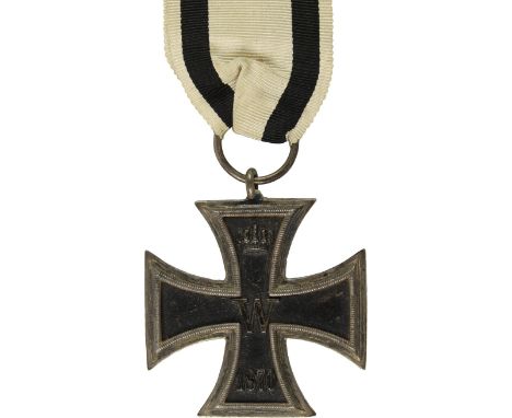 Eisernes Kreuz 1870,  Kreuz 2. Klasse. Geschwärzter Eisenkern, fein gearbeitete Silberzarge (43mm), am Ring mit langem weiß-s