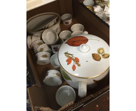 Box of Royal Worcester Evesham dinner ware 
