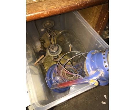 2 Primus stoves and a Gremlin paraffin lamp 
