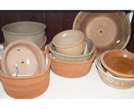 Collection of Studio Pottery ware mainly from the Gloucester Guild of Craftsman including examples from the Winchcombe Potter