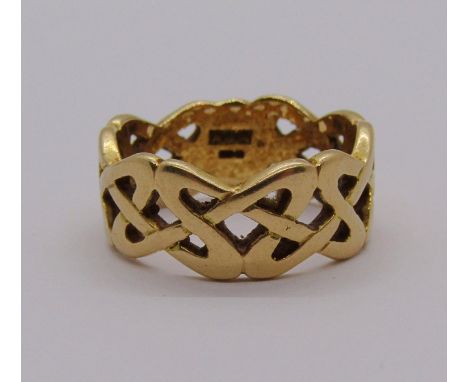 Arts &amp; Crafts style 18ct band ring, maker 'A&amp;A', size M/N, 6.6g 