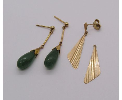 Pair of yellow metal jade drop earrings, 3g and a further pair of 9ct drop earrings (af), 0.8g 