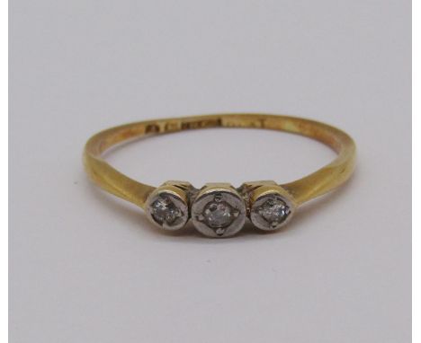 18ct three stone diamond ring, size K, 1.5g 