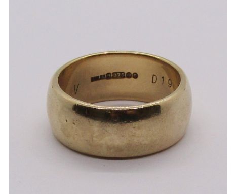 Substantial 9ct wedding ring, size S, 10.3g 