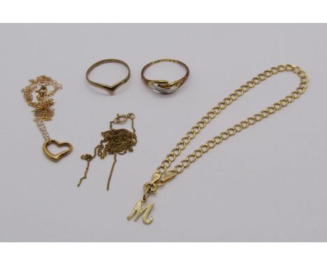 Group of 9ct jewellery comprising a curb link bracelet with 'M' charm, a wishbone ring, a diamond set crossover type ring, Ti