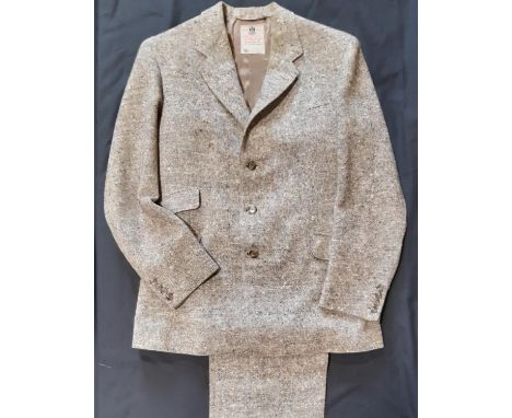Men's jacket in Donegal Tweed with 2 pairs of matching trousers Size; armpit to armpit 52cm, sleeve length 60cm, trousers wai
