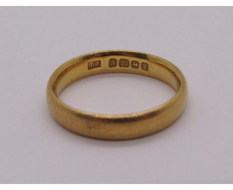 22ct wedding ring, size K, 4.1g 