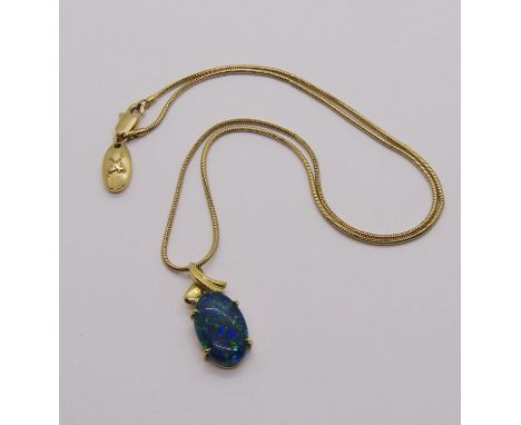 Stylised 18ct opal triplet pendant hung on an associated yellow metal chain necklace 